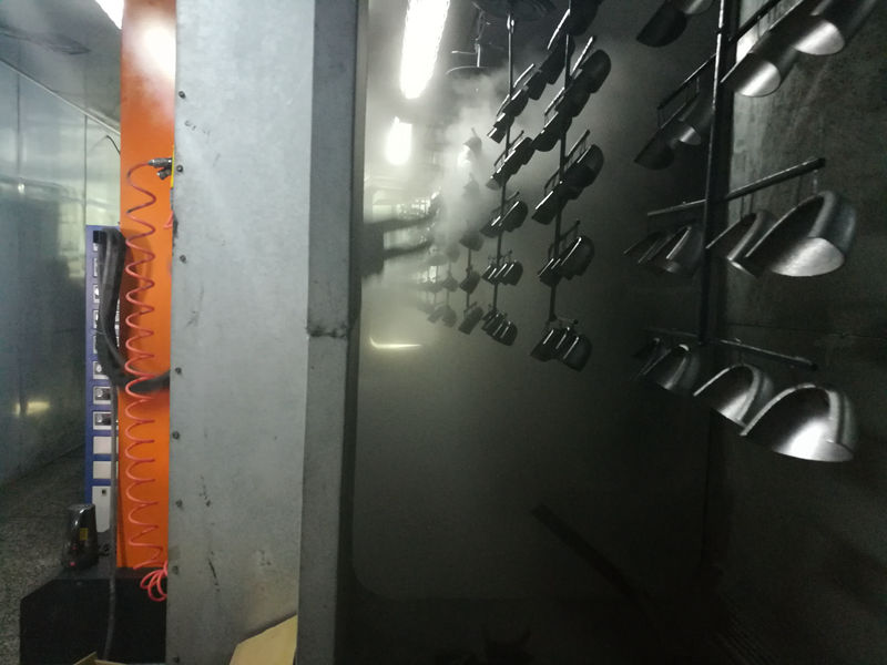 安全鞋鋼包頭自動靜電噴粉涂裝線